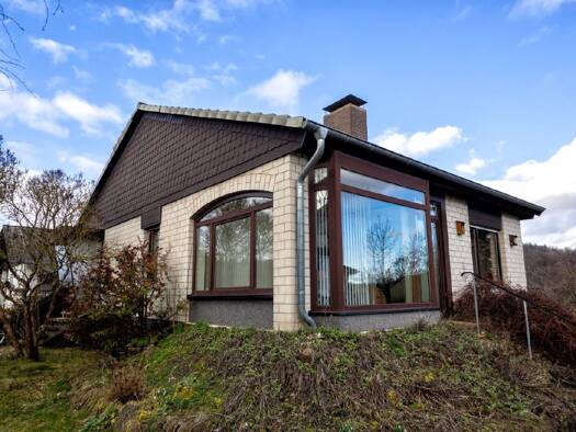 Einfamilienhaus zum Kauf 198.000 € 5 Zimmer 94,4 m² 807 m² Grundstück Harbshausen Vöhl 34516
