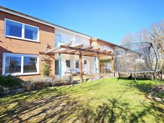 Reihenmittelhaus zum Kauf 320.000 € 4 Zimmer 135 m² 359 m² Grundstück Sarstedt 31157