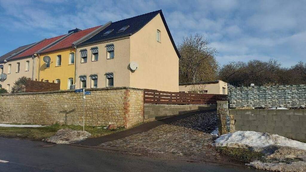 Reihenendhaus zum Kauf 150.000 € 5 Zimmer 97 m² 392 m² Grundstück Emmeringen Oschersleben 39387