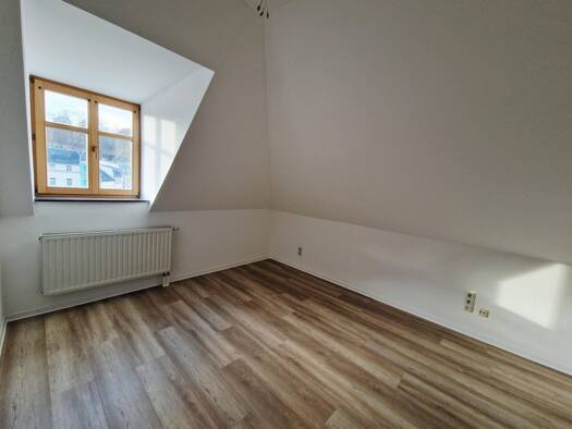 Wohnung zur Miete 350 € 2 Zimmer 57,4 m² 3. Geschoss frei ab sofort Auerbach 08209