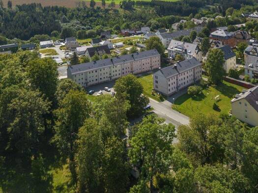 Wohnung zur Miete 507 € 3 Zimmer 59,6 m² EG frei ab sofort Maxim-Gorki-Straße 18 Hirschberg 07927