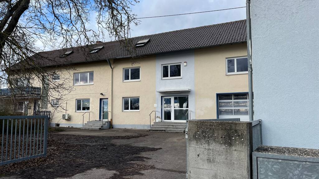 Großzügig Wohnen mit viel Platz/ Büroräume & 3 Lager/ Produktionshalle im Ruhiger Stadtnaher Lage