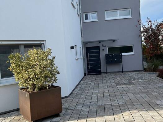 Terrassenwohnung zur Miete 1.400 € 4,5 Zimmer 127 m² Geschoss EG/3 frei ab 01.01.2027 Steißlingen 78256