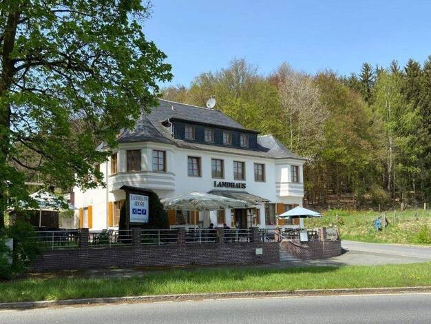 Hotel zum Kauf 498.000 € 13 Betten 158 m² Gastrofläche 4.864 m² Grundstück Adorf 08626