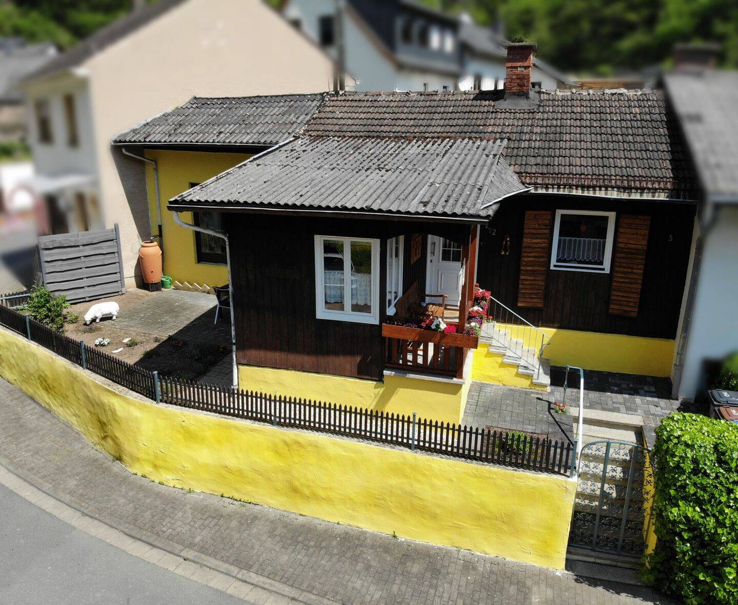 Immobilie in Hatzenport - Koffer packen, ankommen und direkt wohlfühlen - Ihr bezugsfertiges Ferienhaus an der Mosel - Bild 0