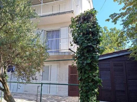 Mehrfamilienhaus zum Kauf 690.000 € 220 Zimmer 220 m² Njivice Omišalj 51513
