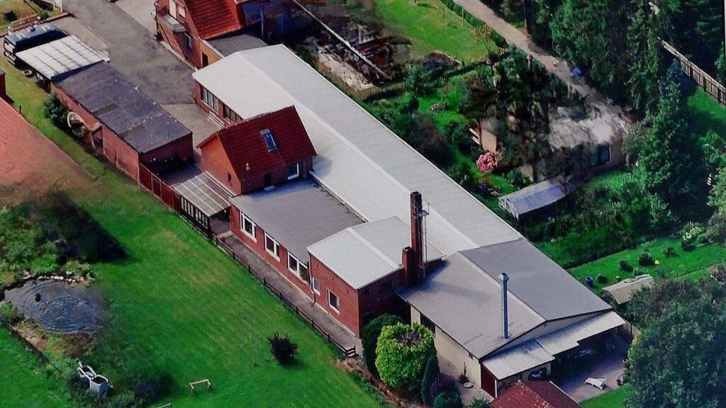 Gewerbeimmobilie, 2 Wohnhäuser, Gartenhaus mit Sauna