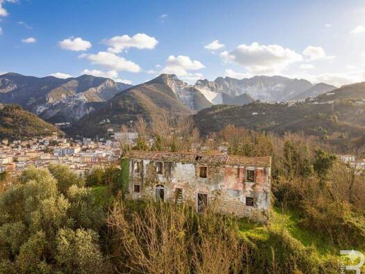 Bauernhaus zum Kauf 125.000 € 4 Zimmer 198 m² 40.000 m² Grundstück frei ab sofort Carrara 54033
