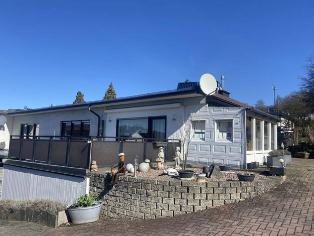 Bungalow zum Kauf 395.000 € 6 Zimmer 217 m² 1.701 m² Grundstück Bamenohl Finnentrop 57413