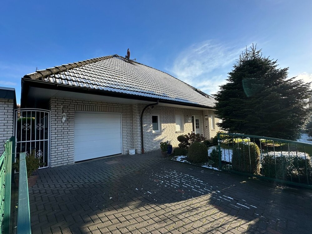 Bungalow zum Kauf 315.000 € 5 Zimmer 141,9 m²<br/>Wohnfläche 588,2 m²<br/>Grundstück Scharrel Saterland 26683