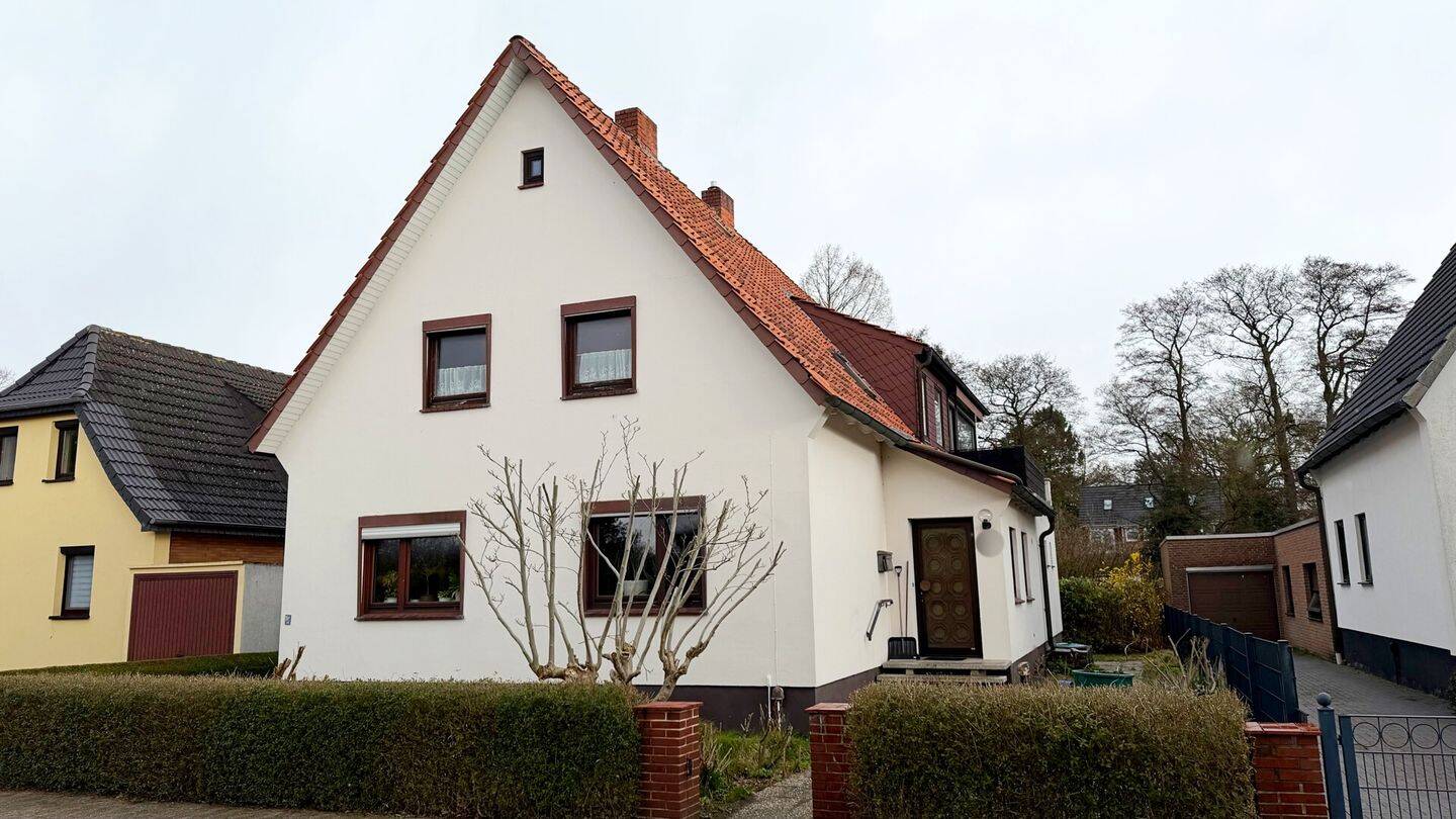 Immobilie in Lilienthal - Chance für Visionäre - renovierungsbedürftiges Einfamilienhaus auf großzügigem Baugrundstück in Lilienthal - Bild 0