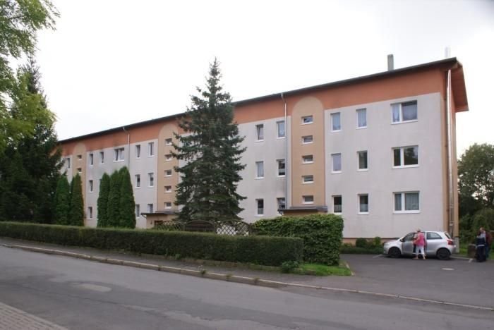 Wohnung zur Miete 400 € 3 Zimmer 61 m²<br/>Wohnfläche EG<br/>Geschoss ab sofort<br/>Verfügbarkeit Geschwister-Scholl-Str. 2 - 8A Hildburghausen Hildburghausen 98646