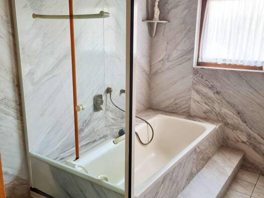 Einfamilienhaus zum Kauf 799.000 € 12 Zimmer 350 m² 724 m² Grundstück Weingarten (Baden) 76356