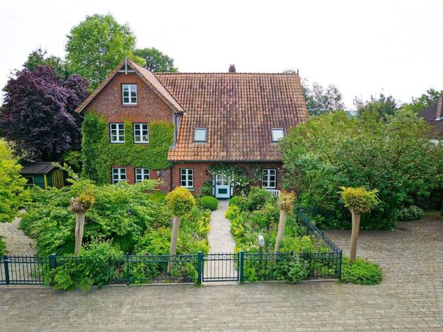 Einfamilienhaus zum Kauf provisionsfrei 999.999 € 10 Zimmer 444,6 m² 1.775 m² Grundstück Wentorf Wentorf A.S. 23898