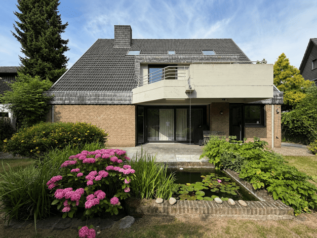 Einfamilienhaus zum Kauf 1.150.000 € 8 Zimmer 259 m² 801 m² Grundstück Heerdt Stadtbezirk 4 40549