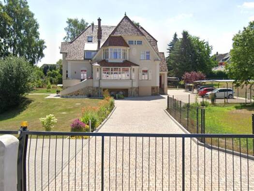 Terrassenwohnung zur Miete 999 € 4 Zimmer 143 m² Geschoss EG/3 frei ab 01.04.2026 Hainichen 09661