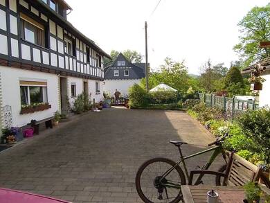 Mehrfamilienhaus zum Kauf 124.000 € 9 Zimmer 210 m² 571 m² Grundstück Elsoff Bad Berleburg 57319