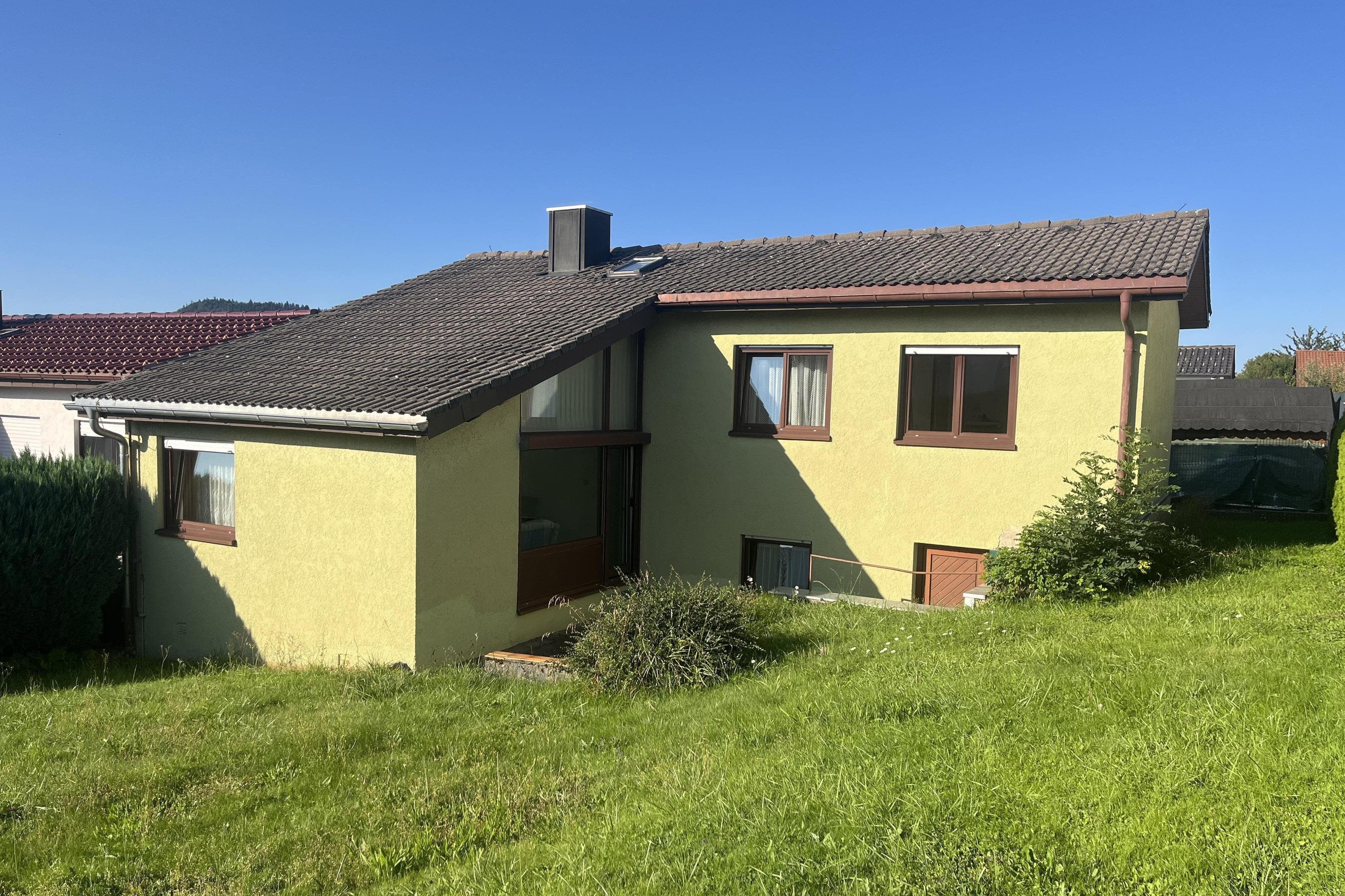 Doppelhaushälfte zum Kauf 215.000 € 5 Zimmer 94 m²<br/>Wohnfläche 402 m²<br/>Grundstück Gosheim 78559