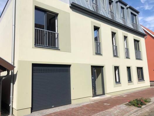 Wohnung zur Miete 975 € 2 Zimmer 75 m² Geschoss 1/2 frei ab 01.05.2026 Stadtkern Barth 18356