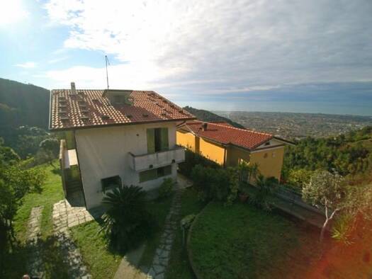 Villa zum Kauf 349.000 € 8 Zimmer 180 m² 1.000 m² Grundstück frei ab sofort Montignoso 54038