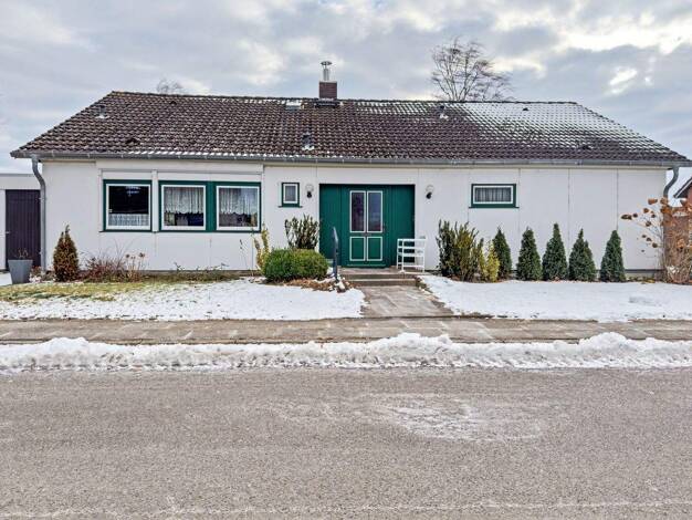 Einfamilienhaus zum Kauf 285.000 € 5 Zimmer 131 m² 803 m² Grundstück Oldenburg Oldenburg in Holstein 23758