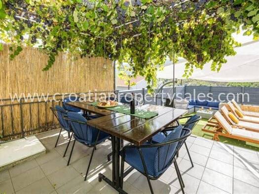 Einfamilienhaus zum Kauf 690.000 € 6 Zimmer 240 m² 490 m² Grundstück Omiš 21310