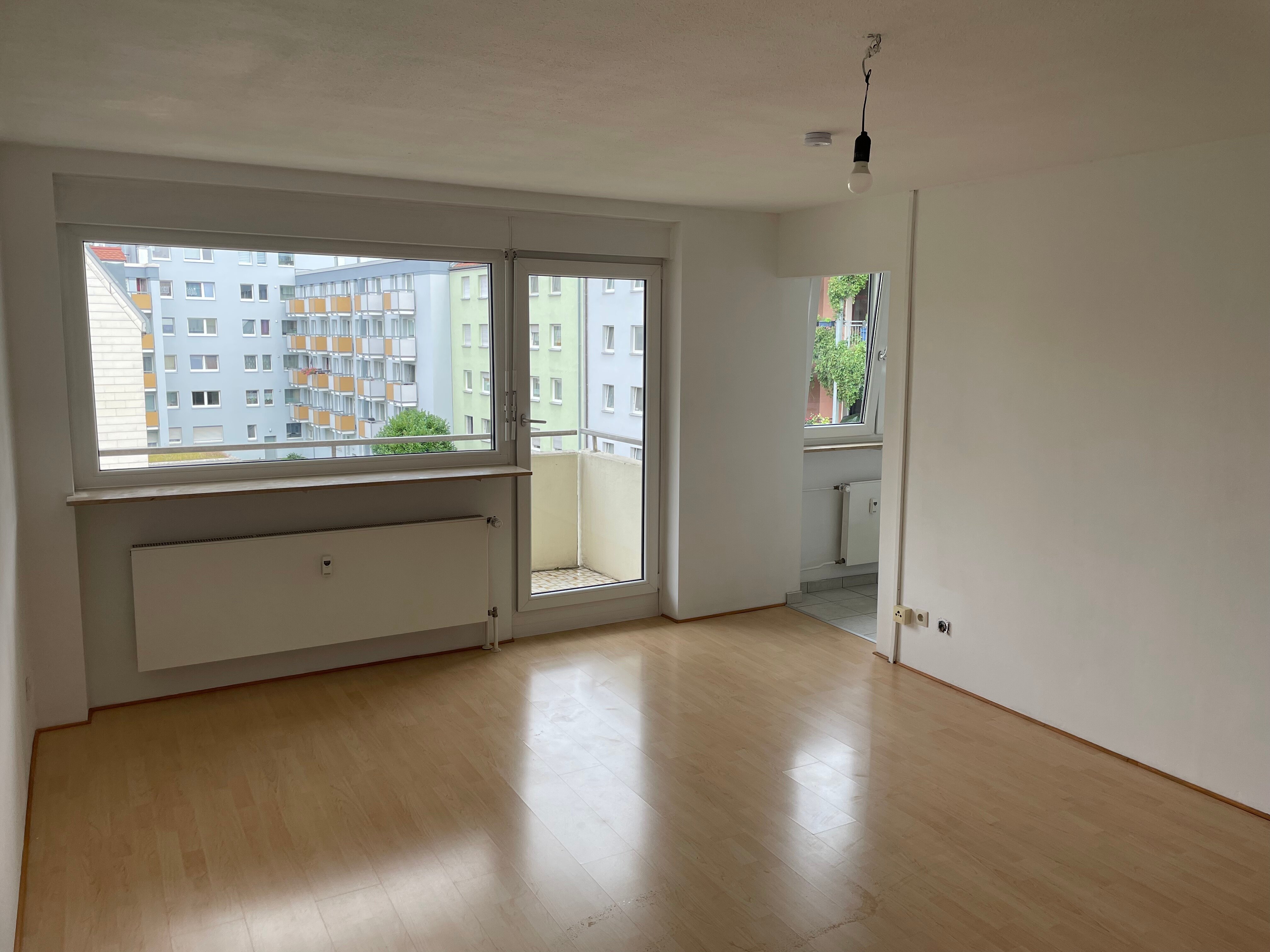 Wohnung zur Miete 579 € 1 Zimmer 33,4 m²<br/>Wohnfläche 3.<br/>Geschoss ab sofort<br/>Verfügbarkeit Uhlandstraße Nürnberg 90408