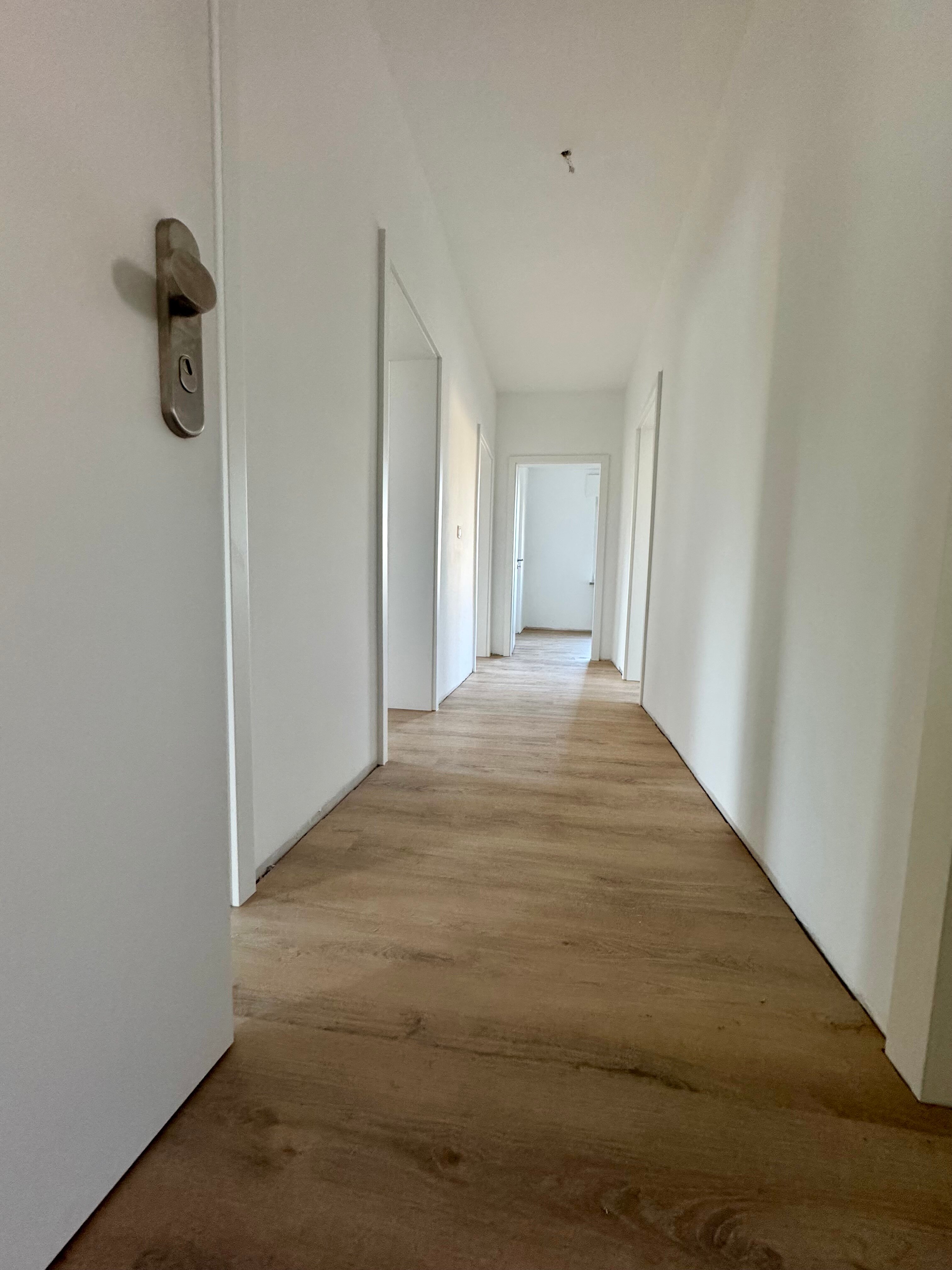 Wohnung zur Miete 900 € 4 Zimmer 92 m²<br/>Wohnfläche EG<br/>Geschoss ab sofort<br/>Verfügbarkeit Plaidter-Str.62-64 Nickenich 56645