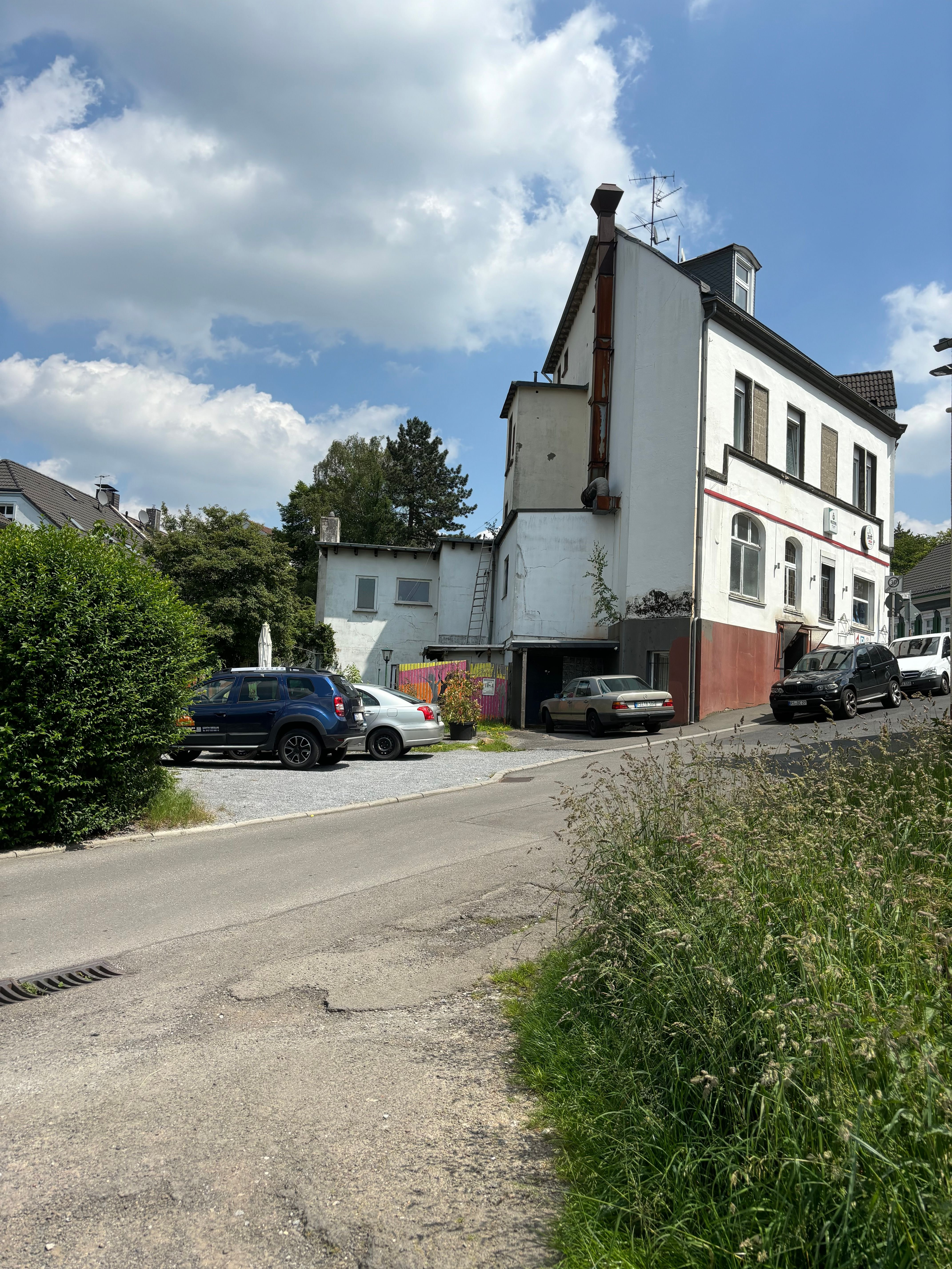 Mehrfamilienhaus zum Kauf als Kapitalanlage geeignet 365.000 € 13 Zimmer 275 m²<br/>Wohnfläche 525 m²<br/>Grundstück Holzer Str. 2 Hölterfeld Remscheid 42857