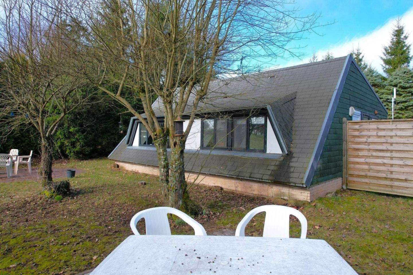 Immobilie in Gerolstein - Gut gepflegter, ruhig gelegener Ferienbungalow mit Terrasse und Gartenhaus in Gerolstein-Hinterhausen - Bild 2