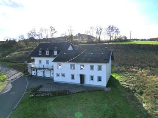 Einfamilienhaus zum Kauf 369.000 € 8 Zimmer 327 m² 3.604 m² Grundstück frei ab sofort Dorfstraße Niederpierscheid 54649