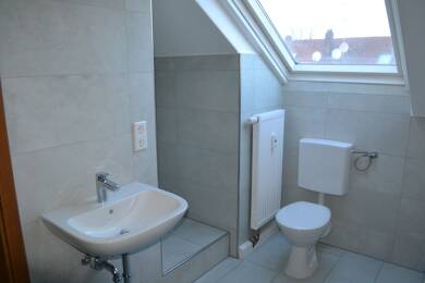 Wohnung zur Miete 515 € 2 Zimmer 44,8 m² Dachgeschoss, 2. Geschoss frei ab sofort Bauernfeldstr. Fischbach Nürnberg 90475