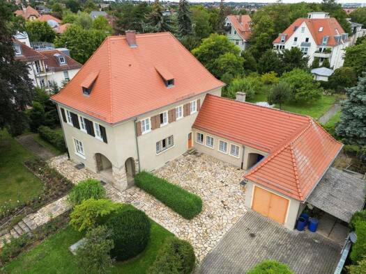 Einfamilienhaus zum Kauf 1.500.000 € 7 Zimmer 322 m² 3.000 m² Grundstück Plauen Ortsamtsbereich Plauen 01187