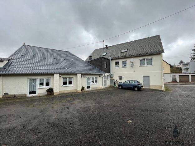 Haus zum Kauf 349.000 € 11 Zimmer 227 m² 1.383 m² Grundstück Idar-Oberstein / Göttschied 55743