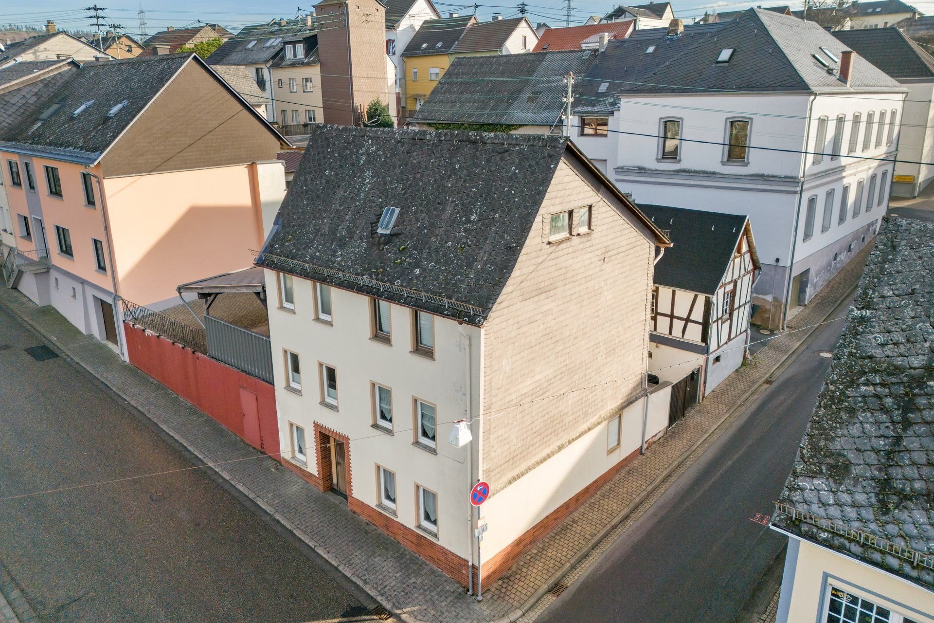 Einfamilienhaus zum Kauf 129.000 € 7 Zimmer 198 m²<br/>Wohnfläche 203 m²<br/>Grundstück Holzappel 56379