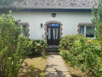Bauernhaus zum Kauf provisionsfrei 299.000 € 6 Zimmer 140 m² 7.500 m² Grundstück Dorfstraße 14 Altenhagen Altenhagen 17091
