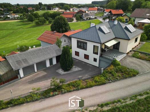 Mehrfamilienhaus zum Kauf 350.000 € 7 Zimmer 210 m² 1.025 m² Grundstück frei ab sofort Maria Schmolln 5241