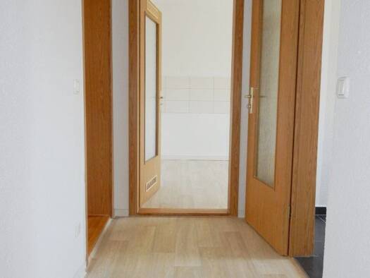 Wohnung zur Miete 330 € 2 Zimmer 54,5 m² EG Gerhart-Hauptmann-Straße 10 Hoyerswerda 02977