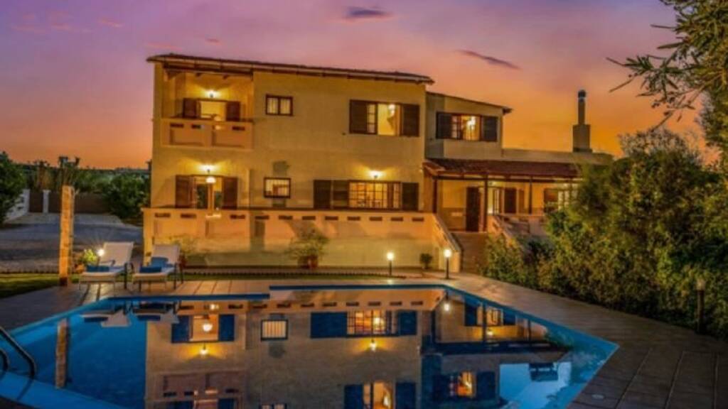 Villa zum Kauf 1.200.000 € 4 Zimmer 300 m² 2.300 m² Grundstück Chania 73014