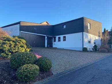 Haus zum Kauf provisionsfrei 494.000 € 7 Zimmer 260 m² 755 m² Grundstück August-Kömpel-Straße 1 Bad Brückenau Bad Brückenau 97769