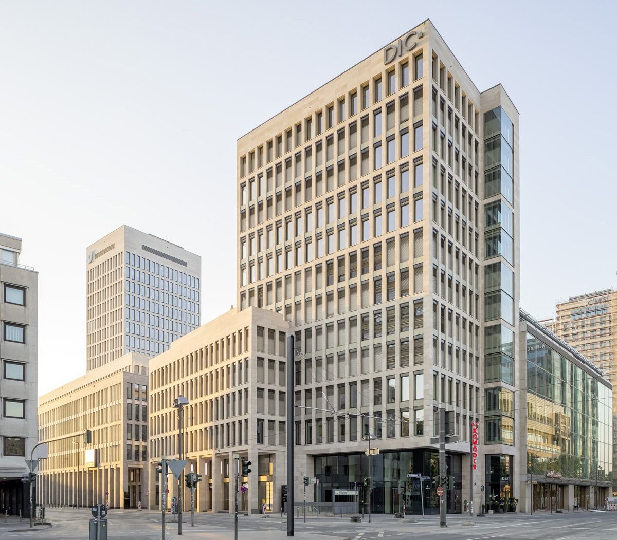 Bürofläche zur Miete 31 € 1.213,6 m²<br/>Bürofläche ab 606,6 m²<br/>Teilbarkeit Altstadt Frankfurt am Main 60311