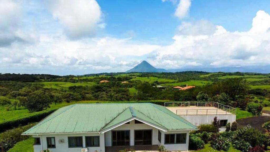 Einfamilienhaus zum Kauf provisionsfrei 495.000 $ 3 Zimmer 185 m² 33.184 m² Grundstück Nuevo Arenal