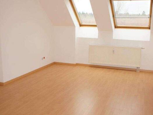 Wohnung zur Miete 310 € 2 Zimmer 57,4 m² 4. Geschoss frei ab 01.04.2026 Bernsdorfer Straße 95 Bernsdorf Chemnitz 09126