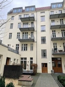 Wohnung zur Miete 700 € 2 Zimmer 60 m²<br/>Wohnfläche ab sofort<br/>Verfügbarkeit Luisenstraße Mitte Berlin 10117