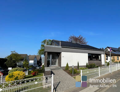 Mehrfamilienhaus zum Kauf 549.000 € 8 Zimmer 210 m² 557 m² Grundstück frei ab sofort Pastoratsweg 28 Langerwehe Langerwehe 52379