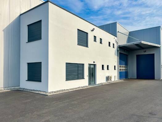 Lagerhalle zur Miete provisionsfrei 2.990 m² Lagerfläche teilbar ab 135 m² Ohorn 01896