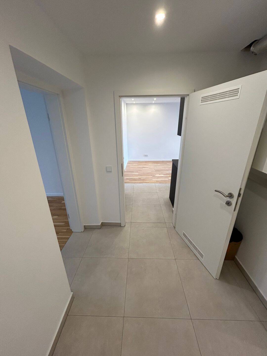 Hochwertig kernsanierte 79m² 3-Zimmer-Wohnung mit 18m² Dachterrasse und Einbauküche – Schloßstraße 80, 40477 Düsseldorf – Vorschaubild 13