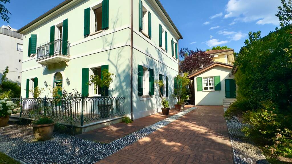 Villa zum Kauf 15 Zimmer 450 m² 2.000 m² Grundstück frei ab sofort Via Cesare Battisti 17 Riccione 47838