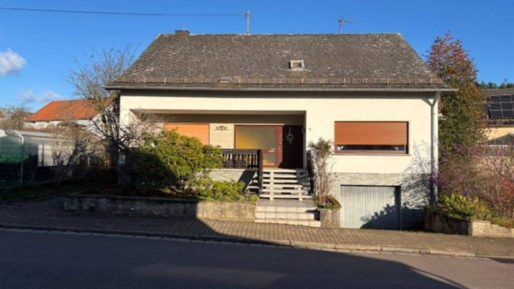 Einfamilienhaus zum Kauf 191.000 € 8 Zimmer 199 m² 495 m² Grundstück Britten Losheim am See 66679