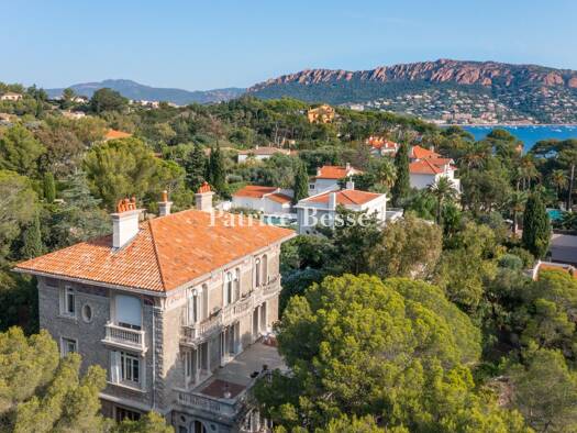 Haus zum Kauf 2.840.000 € 20 Zimmer 526 m² 2.974 m² Grundstück Saint-Raphaël 83700